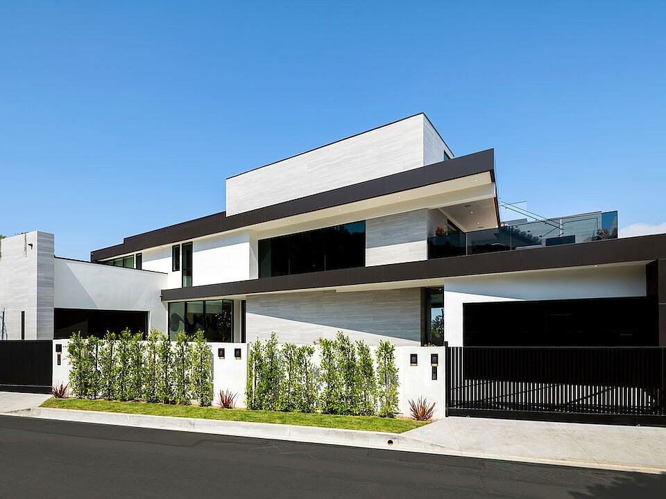The exterior of the Hollywood Hills house Steven Bartlett rents in Los Angeles